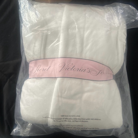 Victoria Secret Robe - Picture 2 of 2